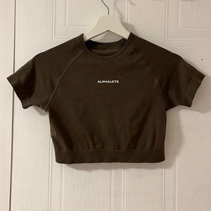 Amplify V Neck Crop Top - Mocha